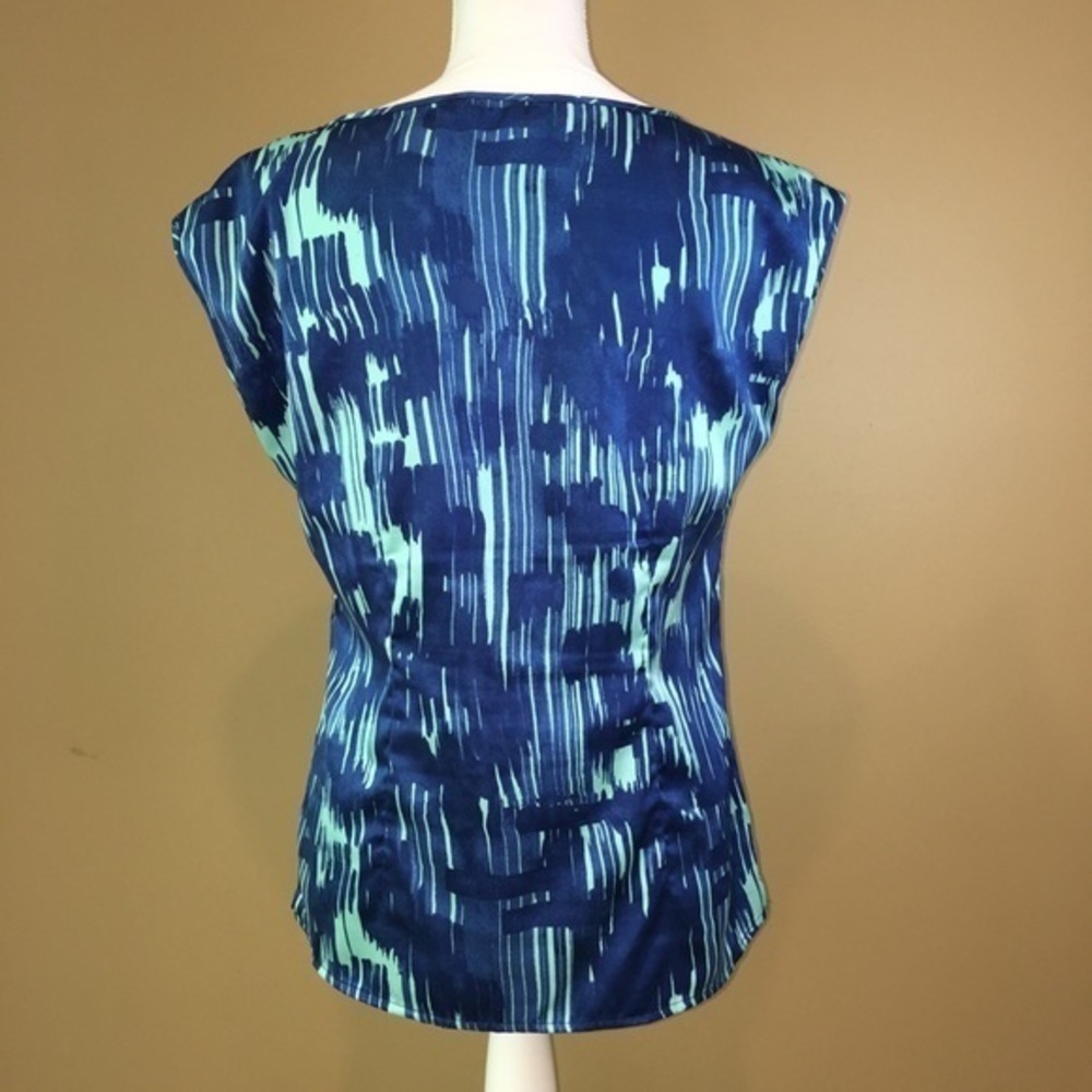 Outback Red Ikat Print Top - Picture 2 of 5